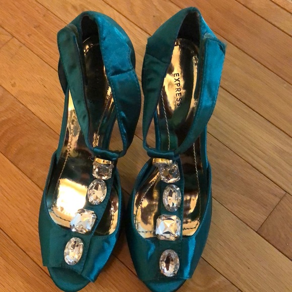 Express Shoes - Emerald Green Crystal heels - NWOT Express